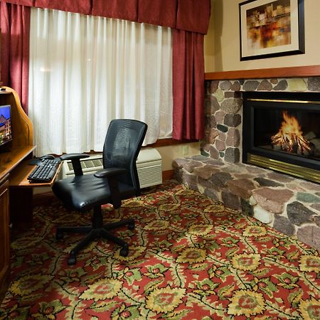 Holiday Inn & Suites Wausau-Rothschild By Ihg Exterior photo