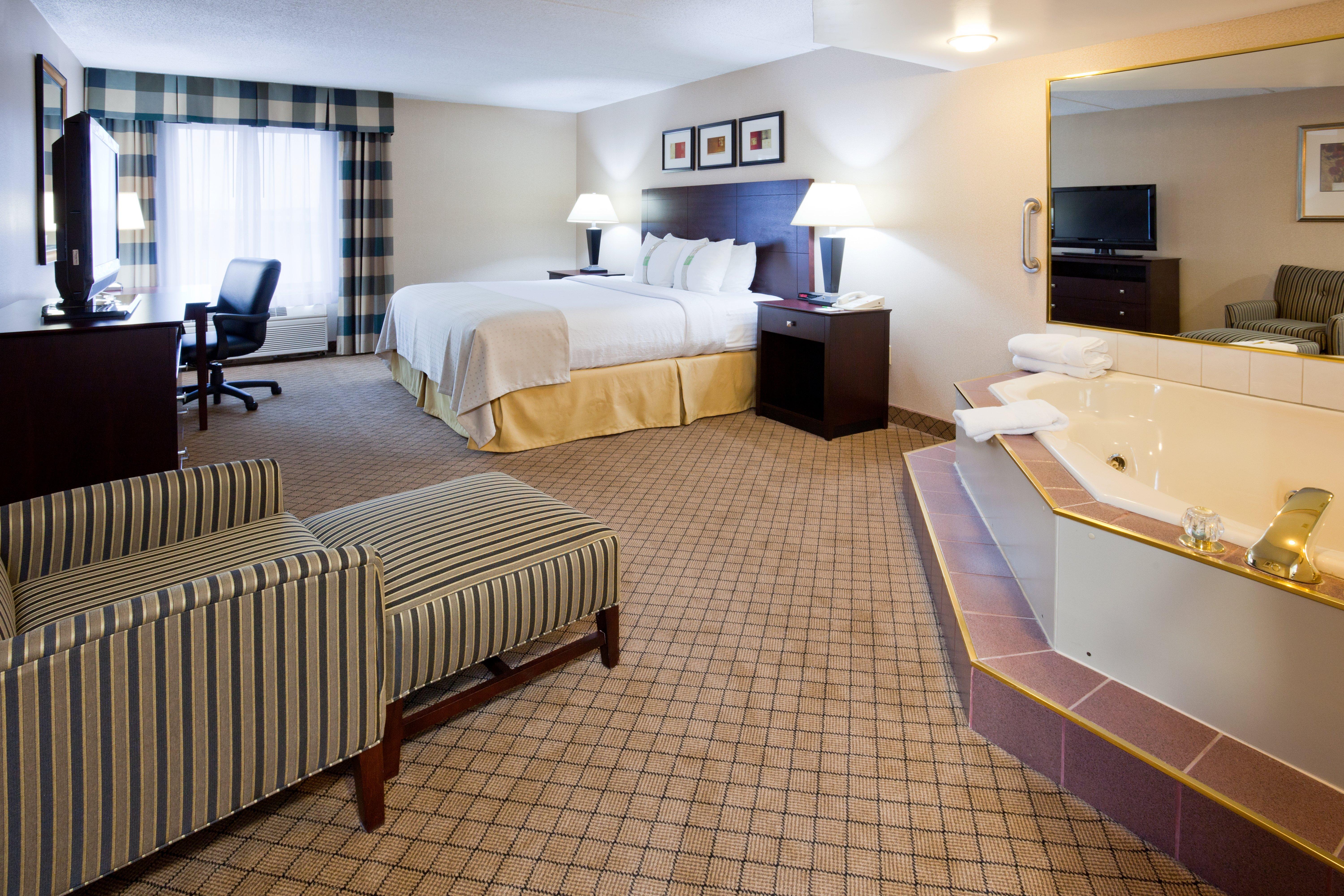 Holiday Inn & Suites Wausau-Rothschild By Ihg Exterior photo