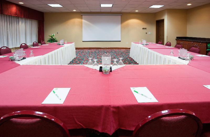 Holiday Inn & Suites Wausau-Rothschild By Ihg Exterior photo